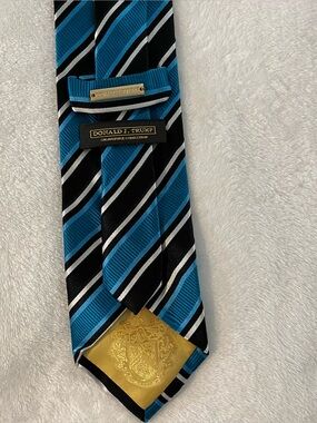 Donald J Trump Signature Collection Tie Blue Black Striped Silk Necktie